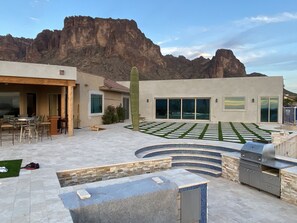 Outdoor dining - Beautiful oasis with 40' negative edge pool, swim up bar, hiking in Super. Mtns. (Apache Junction)