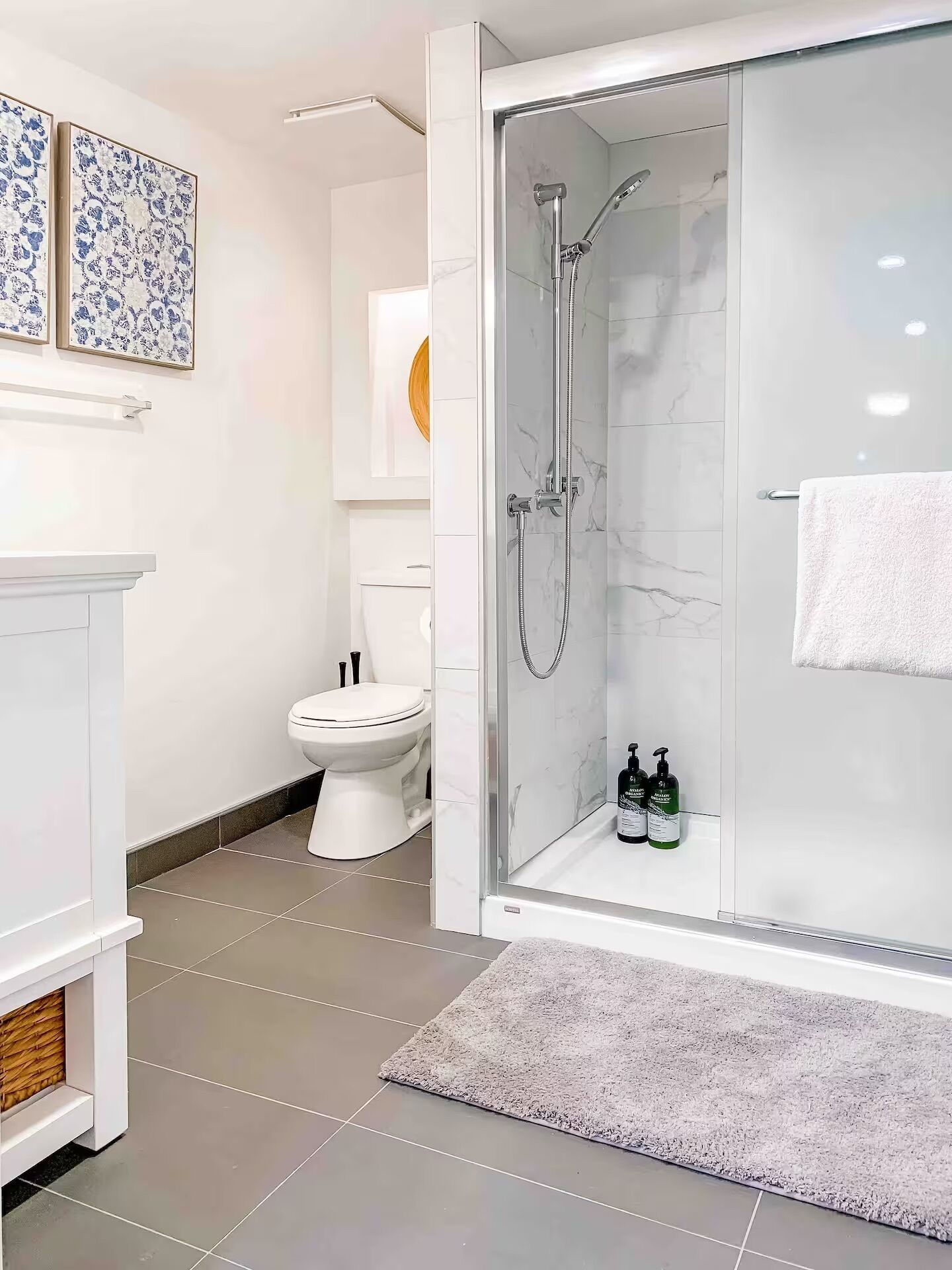 Bathtub, hair dryer, towels, soap