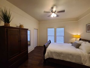 3 bedrooms, desk, iron/ironing board, free WiFi