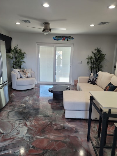 Riverfront Retreat! Sleeps 5