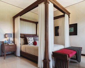 1 bedroom, desk, internet