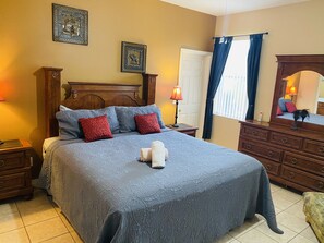 6 bedrooms, desk, iron/ironing board, travel cot