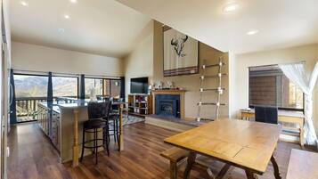 Apartment (3 Bedrooms) | Front of property