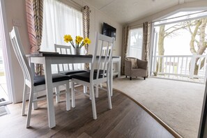 Dining - The Retreat, Sandhills Holiday Park by the beach in Mudeford (Christchurch)