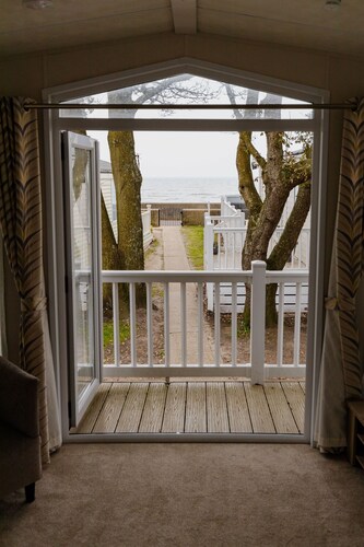 The Retreat, Sandhills Holiday Park by the beach in Mudeford