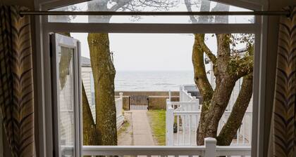 The Retreat, Sandhills Holiday Park by the beach in Mudeford
