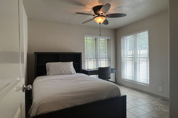 3 bedrooms, desk, free WiFi, bed sheets