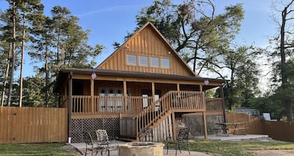 Lakefront Oasis with Private Boat Dock on Lake Palestine