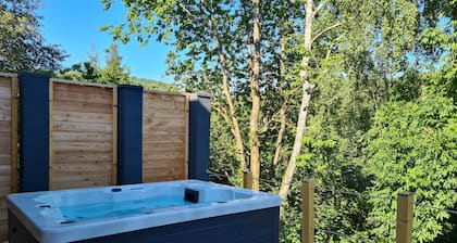 Traumhaftes Chalet mit Aussen-WHIRLPOOL. Seid 2023 NEU: Aussen-SAUNA!!