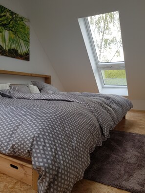 3 soverom, skrivebord, reiseseng for barn og wi-fi (inkludert)