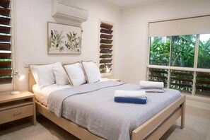 Iron/ironing board, bed sheets