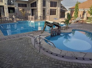 Outdoor pool, pool umbrellas, lifeguards on site - Bucolic Heritage Resort (Adjumani)
