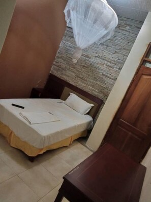 Standard-Einzelzimmer | Betten mit Memory-Foam-Matratzen, individuell eingerichtet