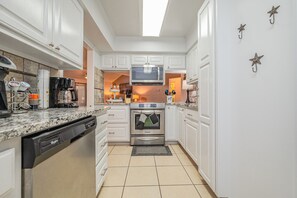 冰箱、微波炉、烤箱、炉灶