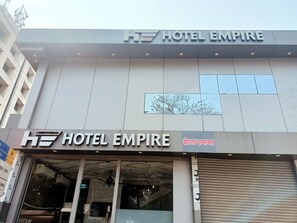 Fachada de la propiedad