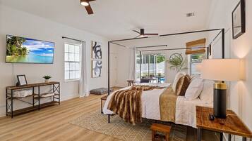 3 bedrooms, desk, iron/ironing board, travel crib