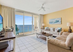 콘도, 침실 1개 | 거실 | TV