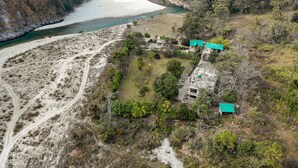 A mountainous area with a river, several buildings with green roofs, and a dirt path. - 1B-Wild Heritage-101 N By bnbmehomes (Salt)