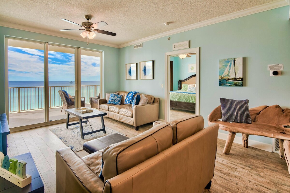 Condo, 4 Bedrooms | Living room