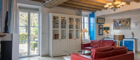 Televisie, boeken en een stereo