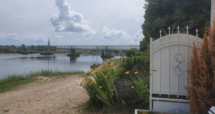 House on the banks of the Loire with exceptional view of the Château de Sully