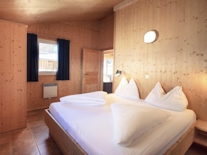 5 bedrooms, free internet