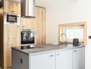 Fridge, microwave, oven, dishwasher - mit 3 Schlafzimmern by Interhome (Kötschach-Mauthen)