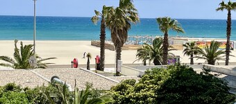 LARGE TERRACE FACING THE SEA Canet-Sud,2/4 PERSONS, PARKING, AIR CON.,WIFI
