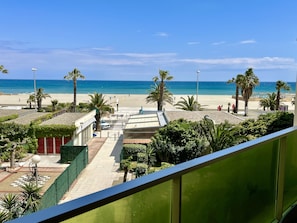 Property grounds - LARGE TERRACE FACING THE SEA Canet-Sud,2/4 PERSONS, PARKING, AIR CON.,WIFI (Canet-en-Roussillon)