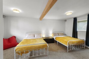 3 bedrooms, desk, travel cot, free WiFi