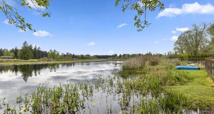 Lakefront Gateaway at Chambers Lake - 3 bd 2 ba w/ AC