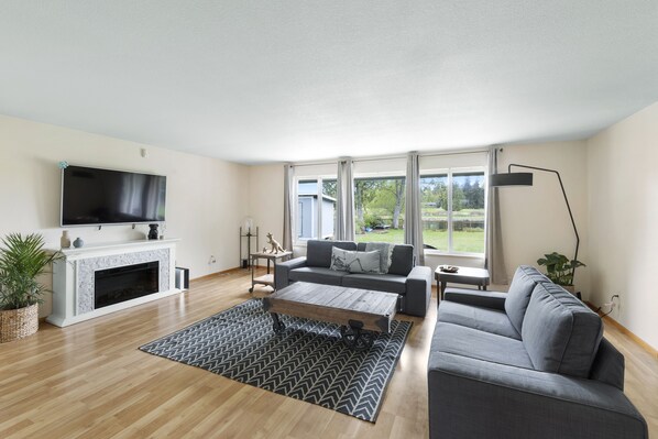 Smart TV, table football