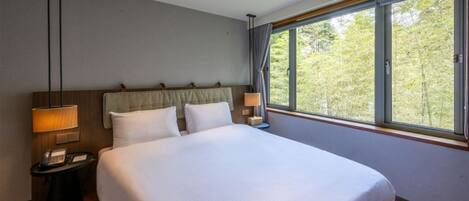 Elegant Double Room - Phenix Building | Desk, laptop workspace, free WiFi, bed sheets