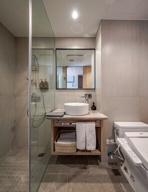 Baignoire à jets, douche hydromassante, articles de toilette gratuits