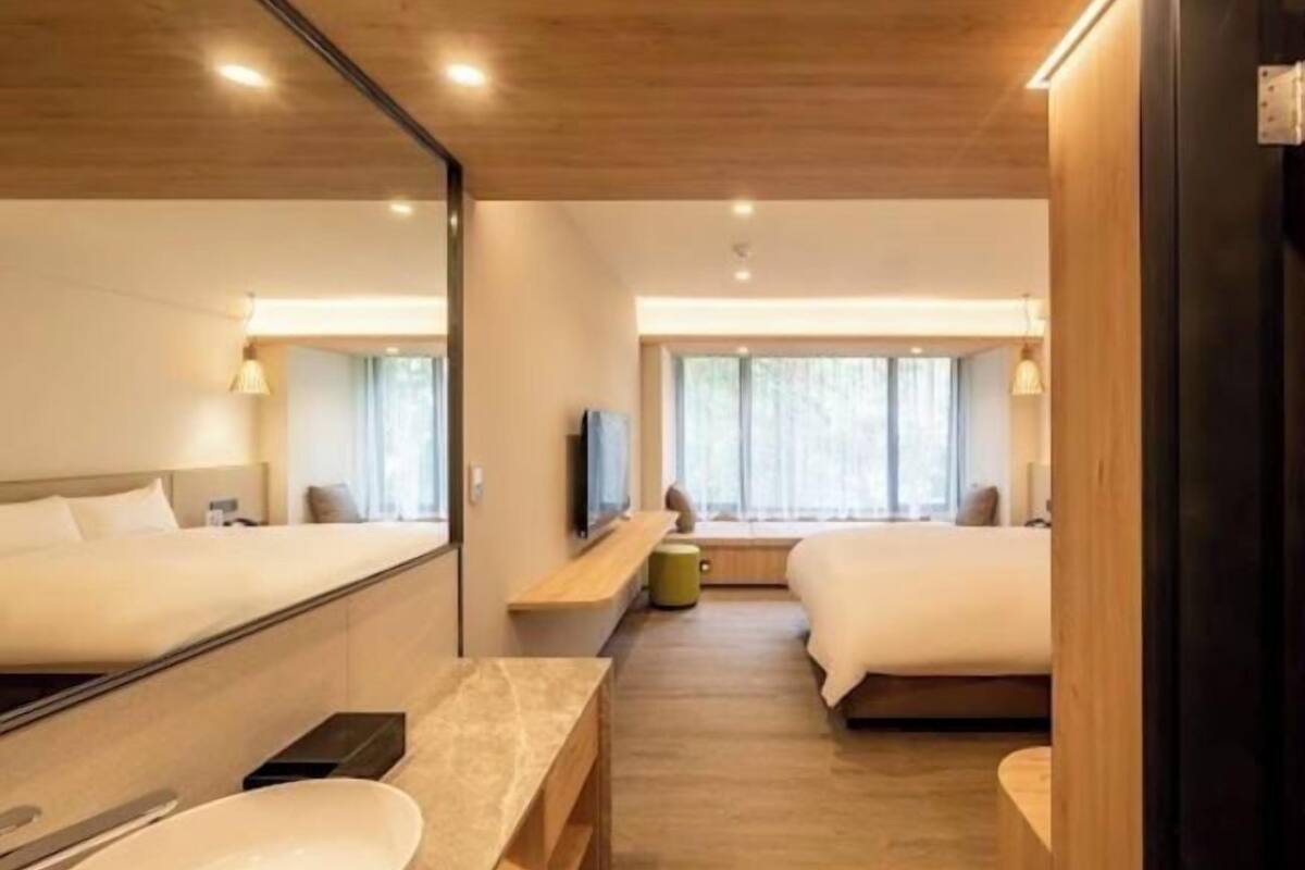 Desk, laptop workspace, free WiFi, bed sheets