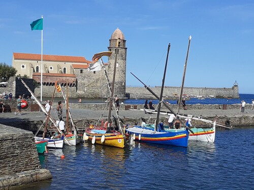 In residence with swimming pool, renovated house sleeps 5