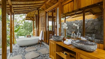Villa | Bathroom | Separate tub and shower, free toiletries, hair dryer, bathrobes