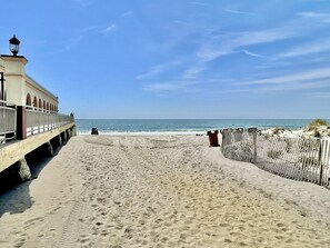 Beach nearby, sun-loungers, beach towels