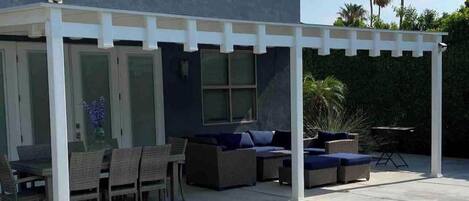 Alberca al aire libre y alberca climatizada