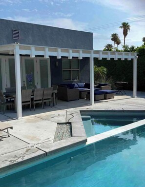 Piscina all'aperto, una piscina riscaldata