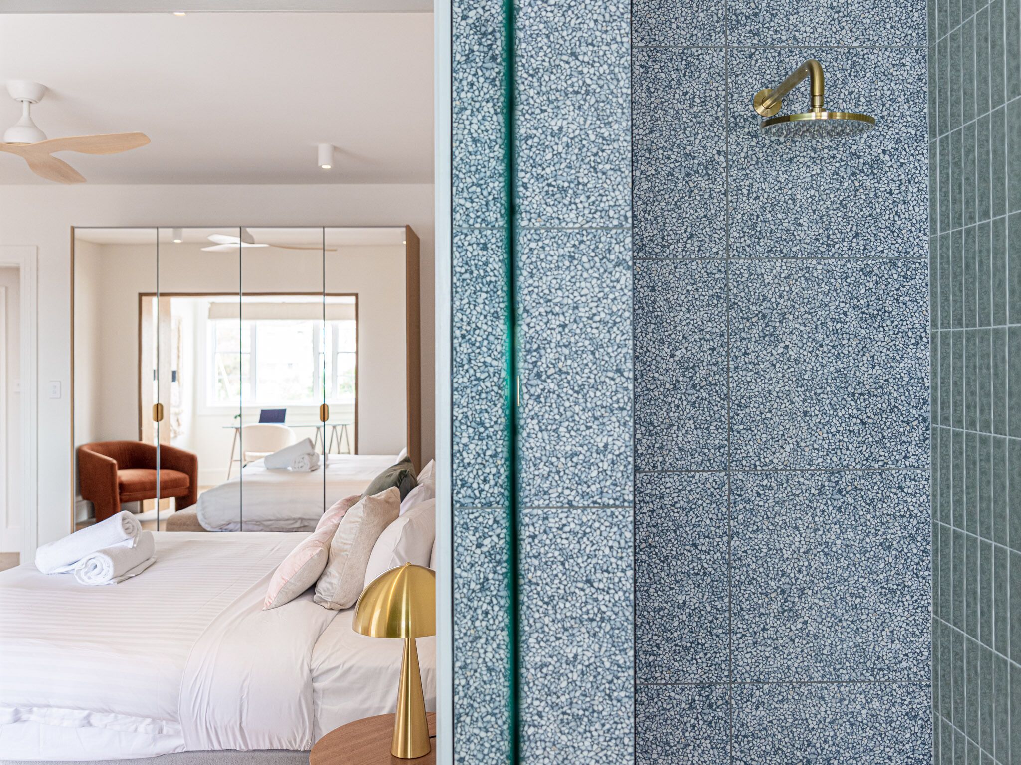 1 sovrum, skrivbord, strykjärn/strykbräda och wi-fi