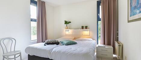 3 bedrooms, bed sheets