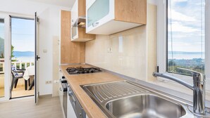 Private kitchen - Apartments Goran, (16657), Kaštel Kambelovac, hr (Kaštel Kambelovac)