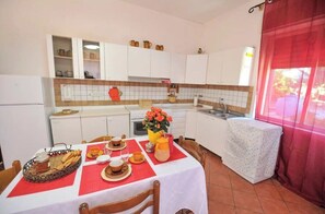 Réfrigérateur, four, plaque de cuisson, lave-vaisselle