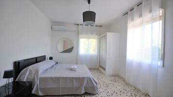 4 bedrooms, desk, iron/ironing board, travel cot