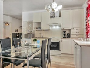 Fridge, microwave, dishwasher, cookware/dishes/utensils