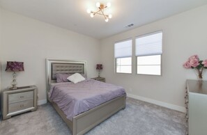 3 bedrooms, travel cot, free WiFi, bed sheets - Entire House-Luxury 24hr Guard Gated Community 3B3.5B with Pools & EV Charging (Irvine)