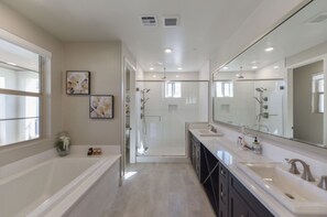 Combined shower/bathtub, hair dryer, towels - Entire House-Luxury 24hr Guard Gated Community 3B3.5B with Pools & EV Charging (Irvine)