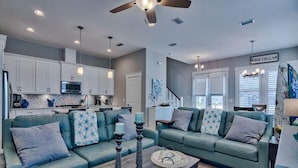 Maison, 4 chambres | Salle de séjour