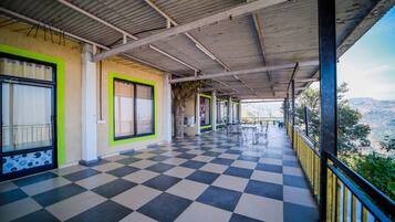 Royal Studio Suite | Laptop workspace, free WiFi